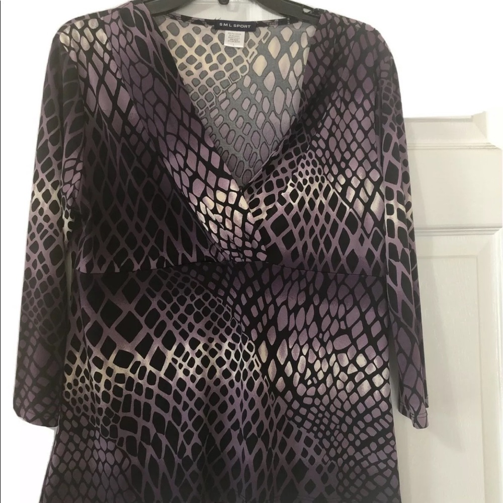 SML LADIES PURPLE AND  BLACK TOP V NECK